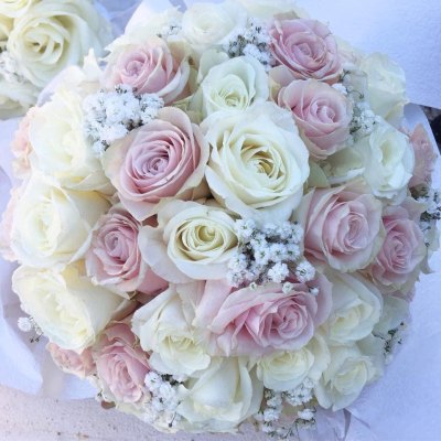 Lulabelle Rose - Handtied rose posy in creams and pinks