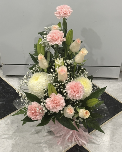 Lily Rose Box Arrangement Flowers - Lily Rose is a beautiful box arrangement of flowers. Perfect for all occasions.