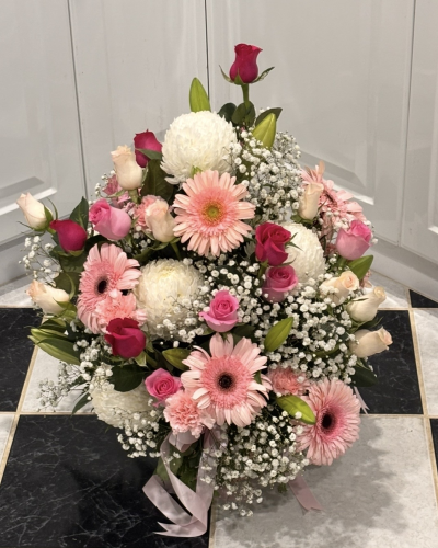 Rose Queen - A truly stunning pot arrangement of flowers for THE BEST MUM EVER, An all round arrangement with roses as the feature along with other mixed flowers. when you want to send the very best only ' ROSE QUEEN ' will do.